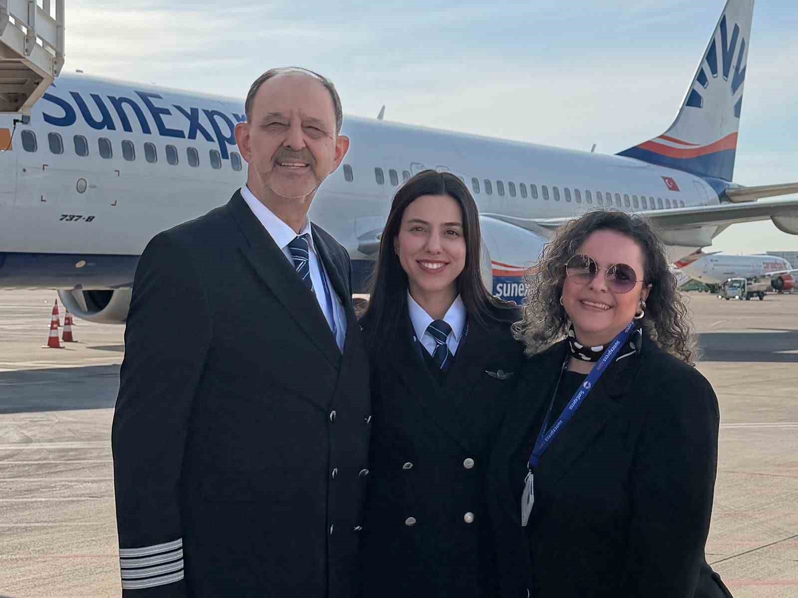 Baba ve kız aynı kokpitte: 42 yıllık pilot gökyüzüne kızıyla veda etti
