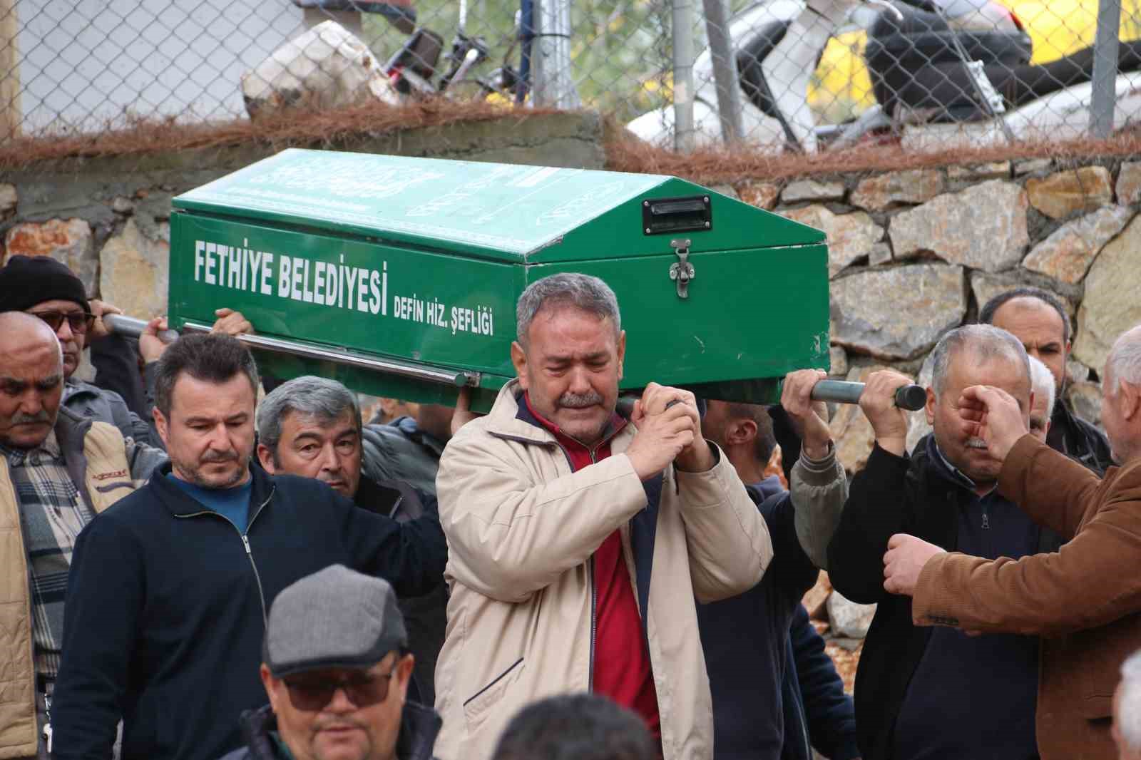 Babaanne ve 3 yaşındaki torunu toprağa verildi
