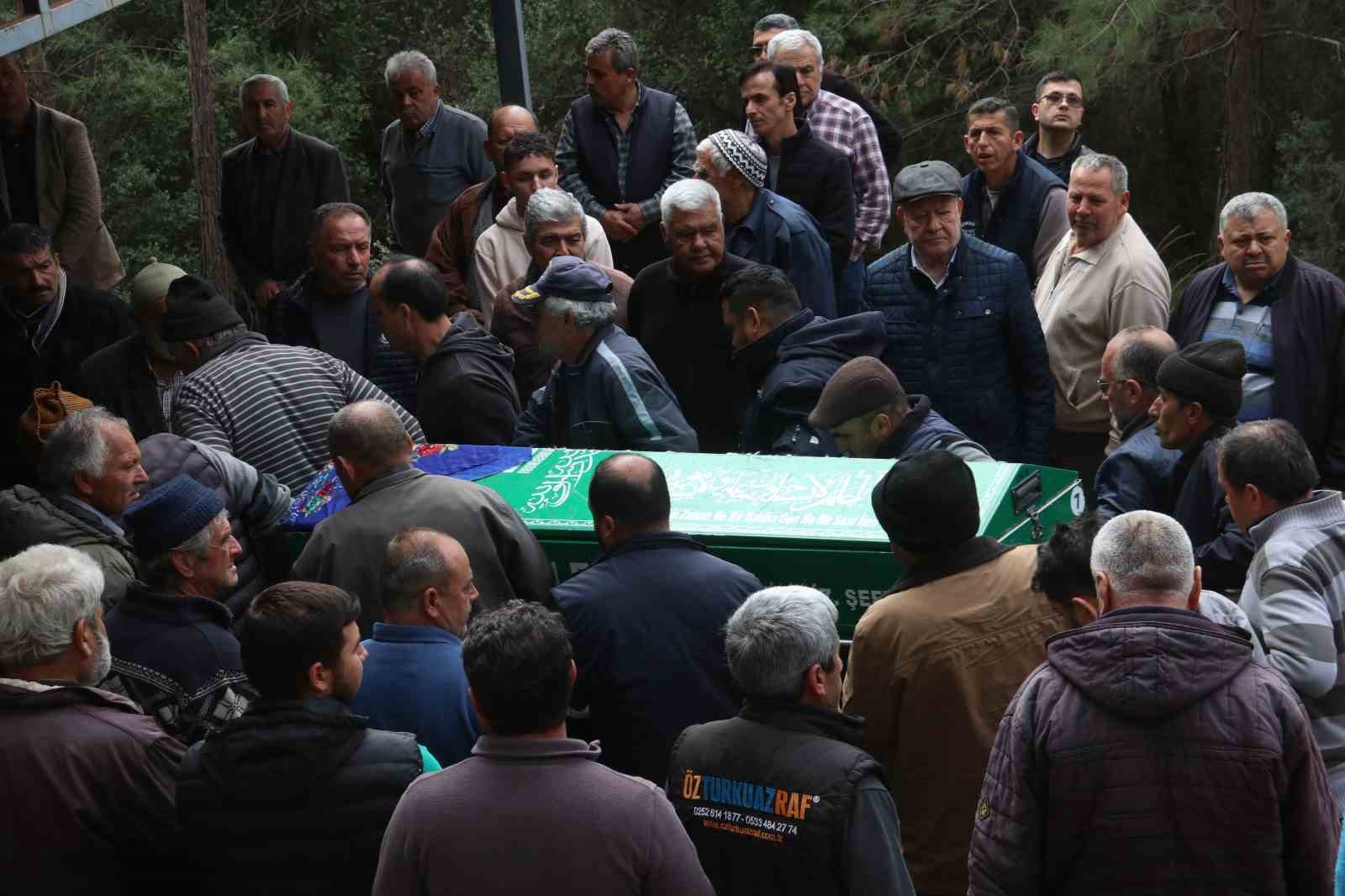 Babaanne ve 3 yaşındaki torunu toprağa verildi
