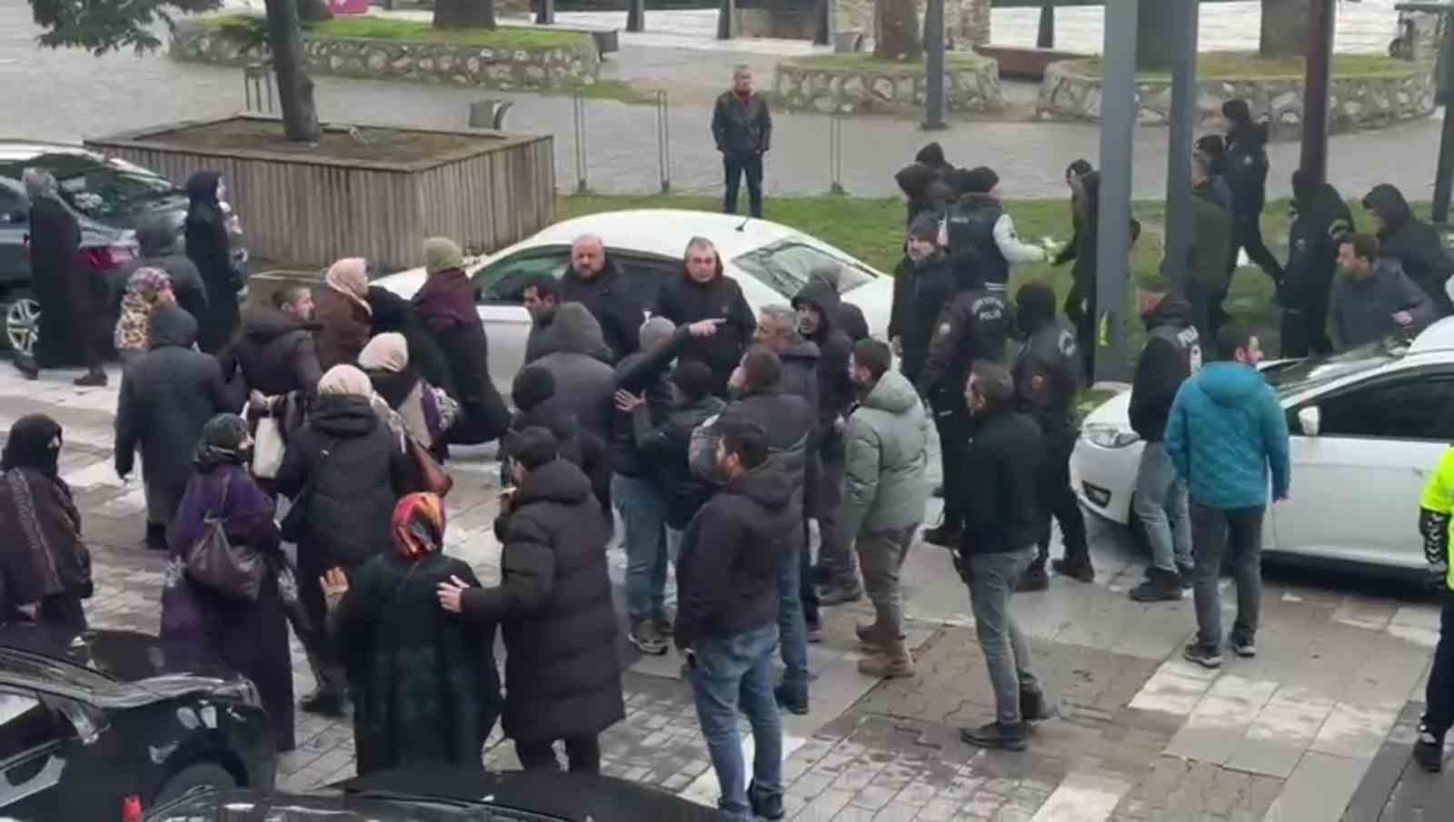 Babaanne ve iki torununun öldüğü cinayetin sanığı, mahkemede kendini savundu
Babaanne ve iki torununun öldüğü cinayetin sanığı, mahkemede kendini savundu