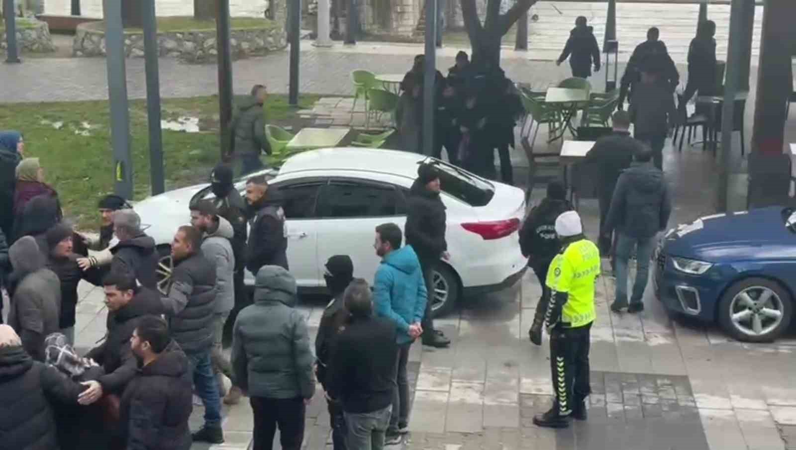 Babaanne ve iki torununun öldüğü cinayetin sanığı, mahkemede kendini savundu
Babaanne ve iki torununun öldüğü cinayetin sanığı, mahkemede kendini savundu
