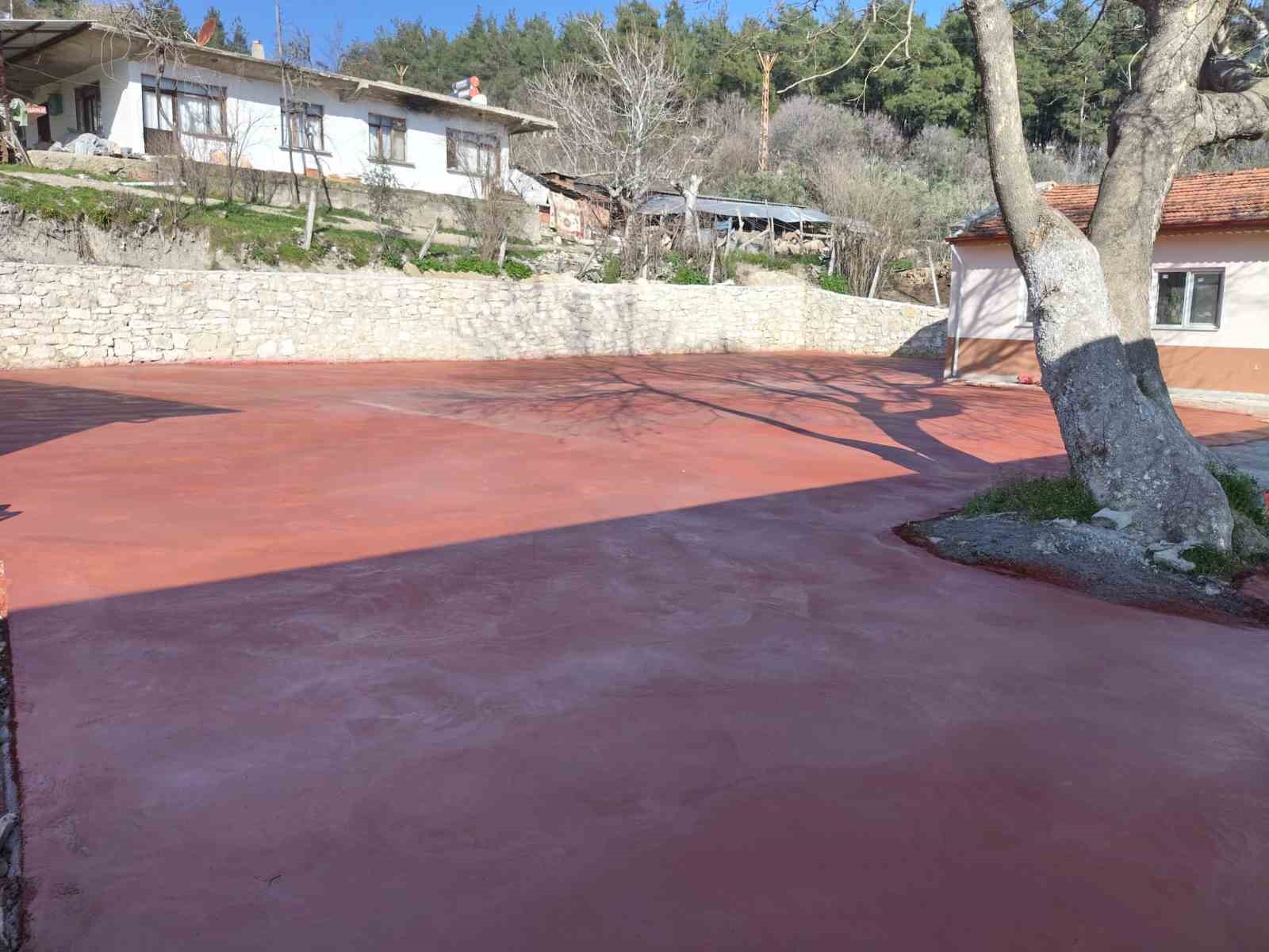 Babadağ Belediyesi çevre düzenleme çalışmalarını sürüyor
