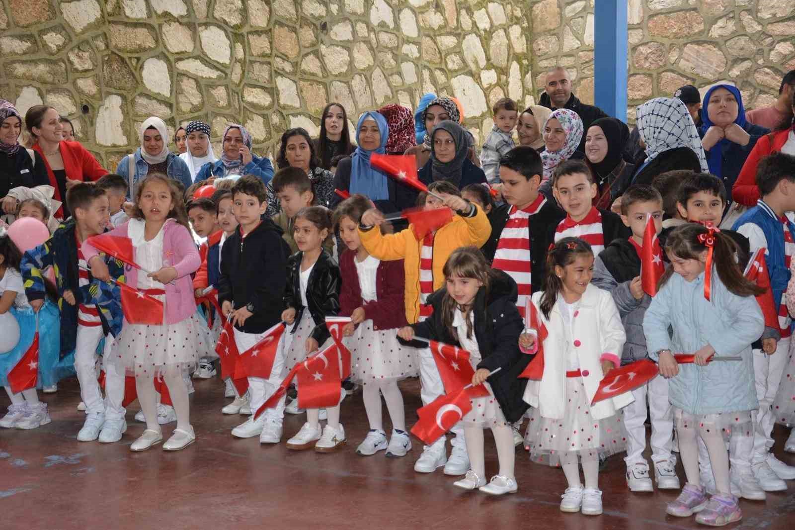 Babadağlı çocukların 23 Nisan coşkusu göz doldurdu
