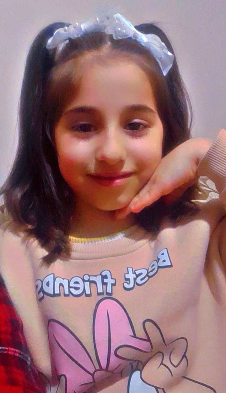 Babadan küçük kızına acı dolu veda: Kızının tabuta sarılarak gözyaşlarına boğuldu
