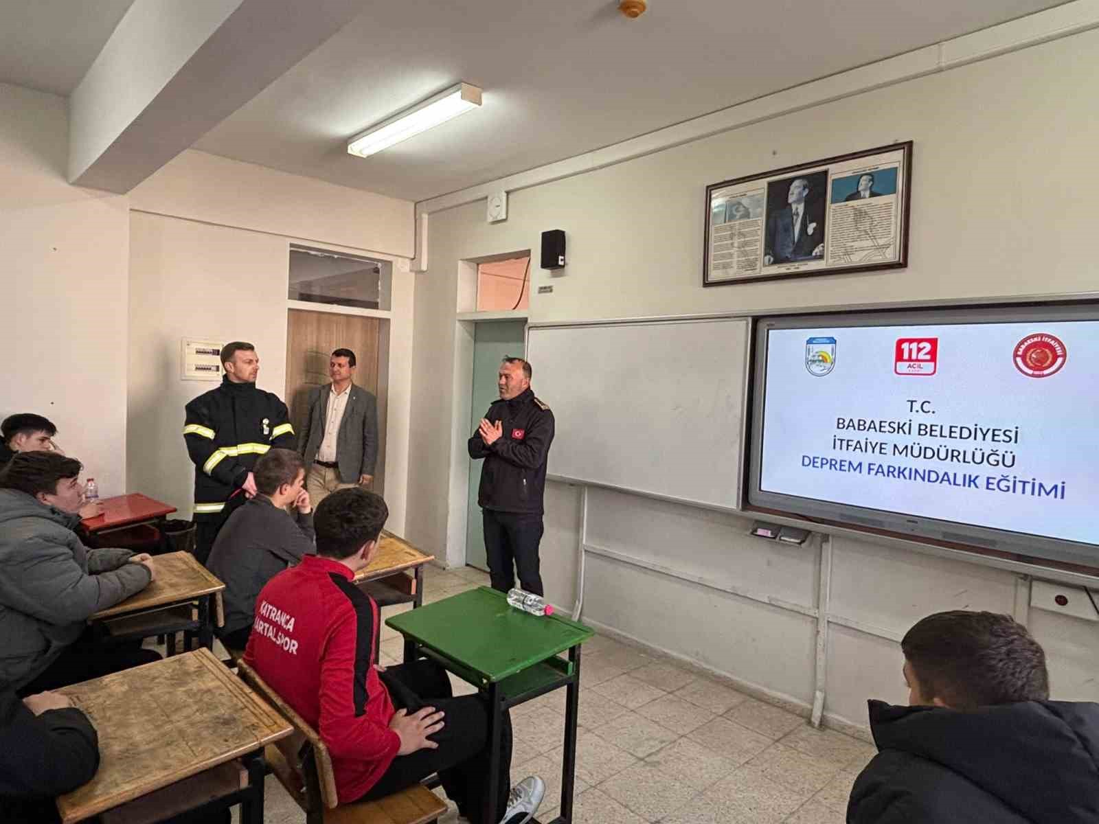 Babaeski’de öğrencilere deprem ve yangın eğitimi
