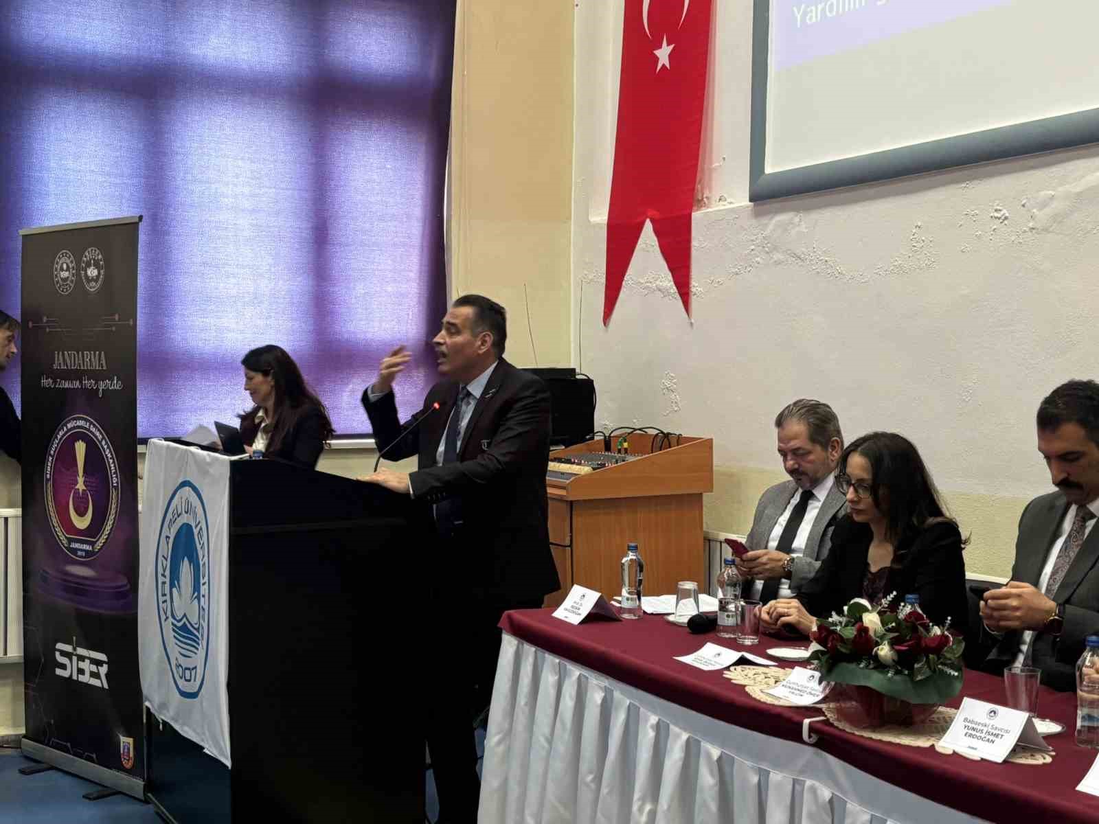 Babaeski’de yasa dışı bahis ve IBAN dolandırıcılığına yönelik panel gerçekleştirildi
