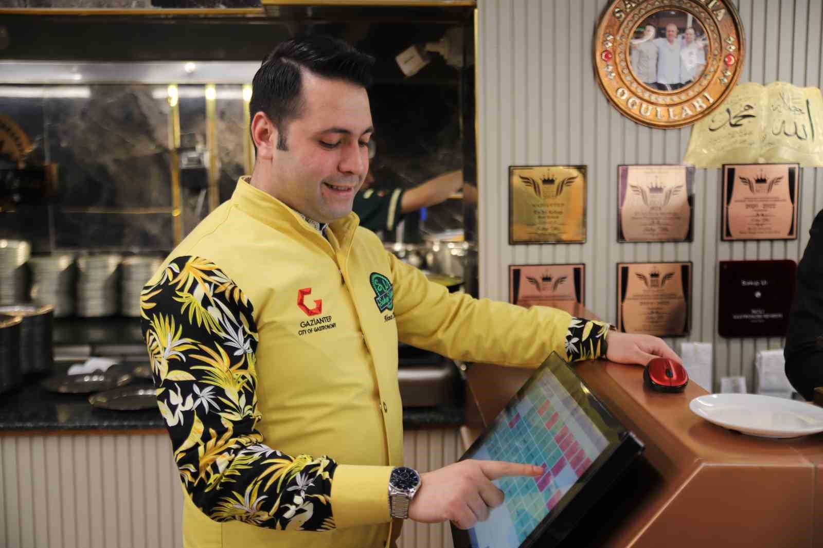 Babalarından kalan 54 yıllık lokantayı ayakta tutuyorlar
