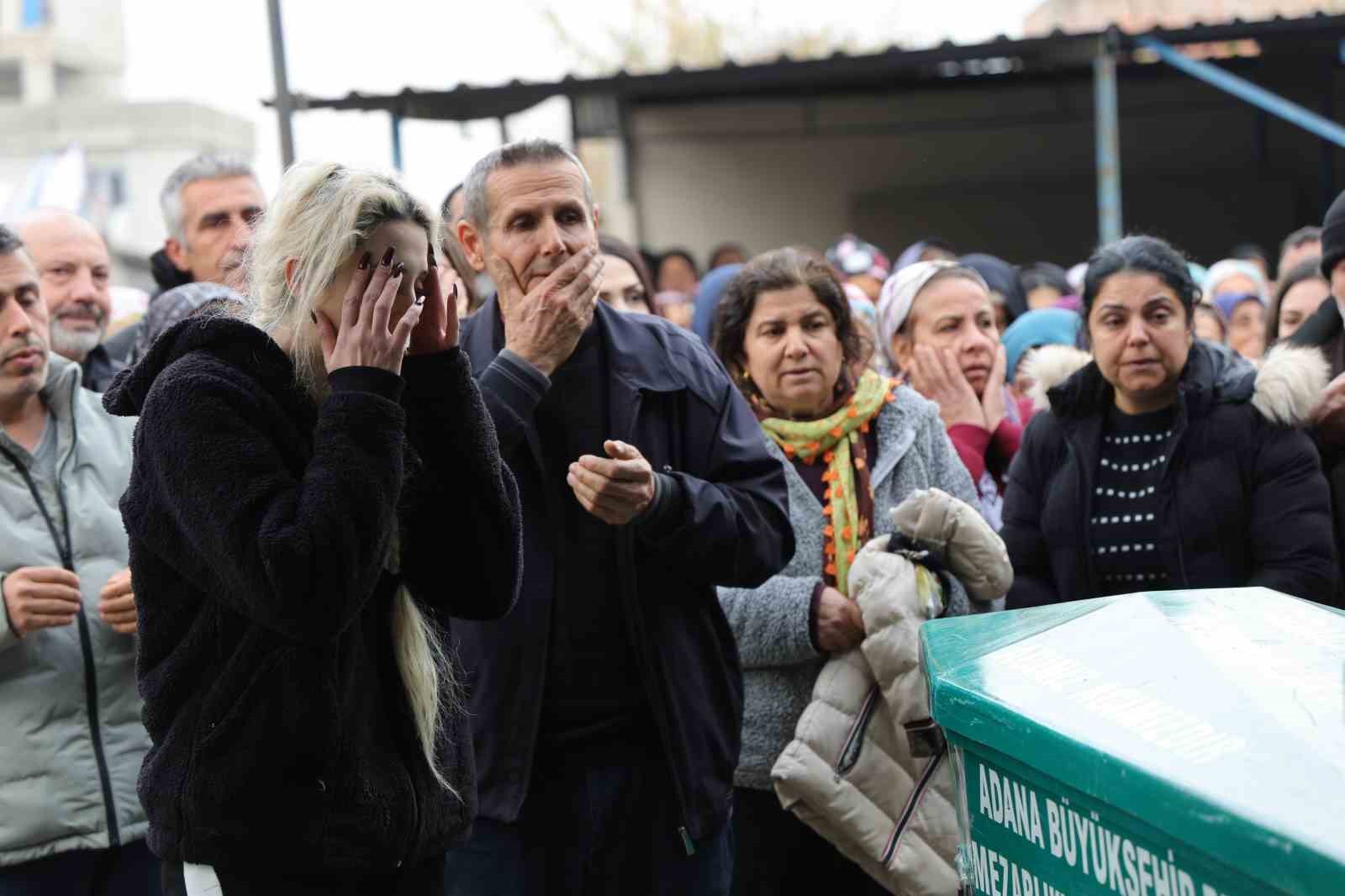 Babalarının öldürdüğü kardeşler yan yana toprağa verildi
