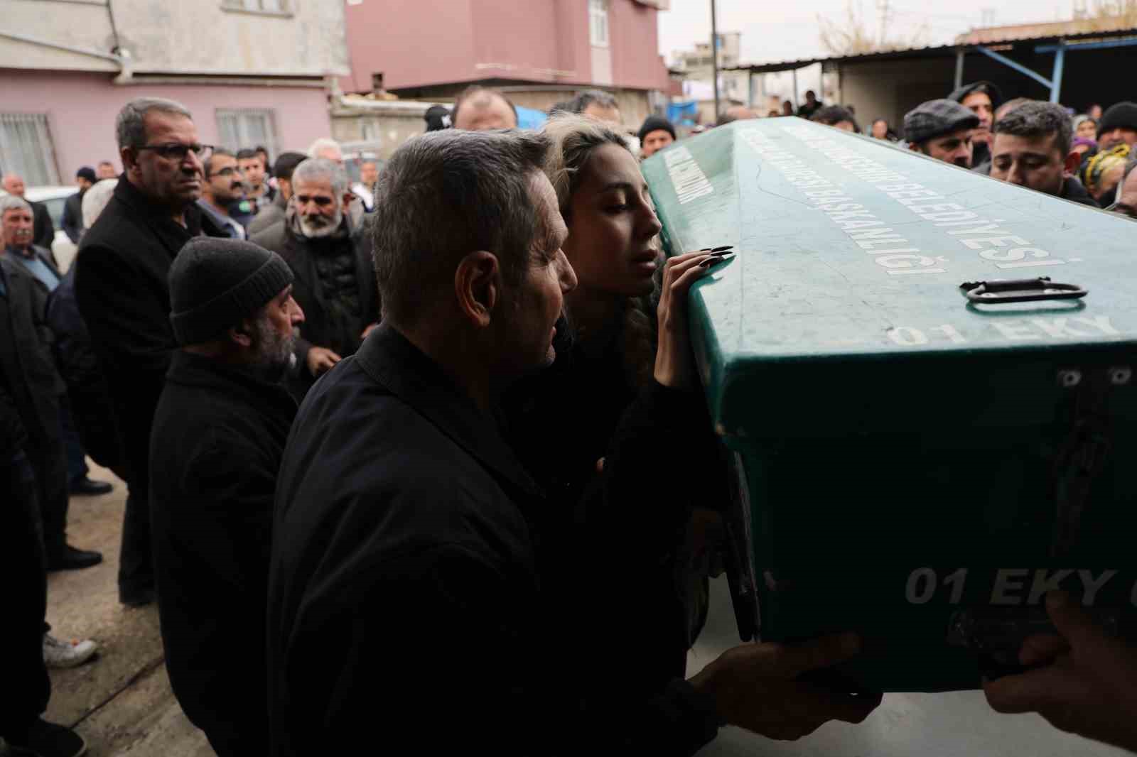 Babalarının öldürdüğü kardeşler yan yana toprağa verildi
