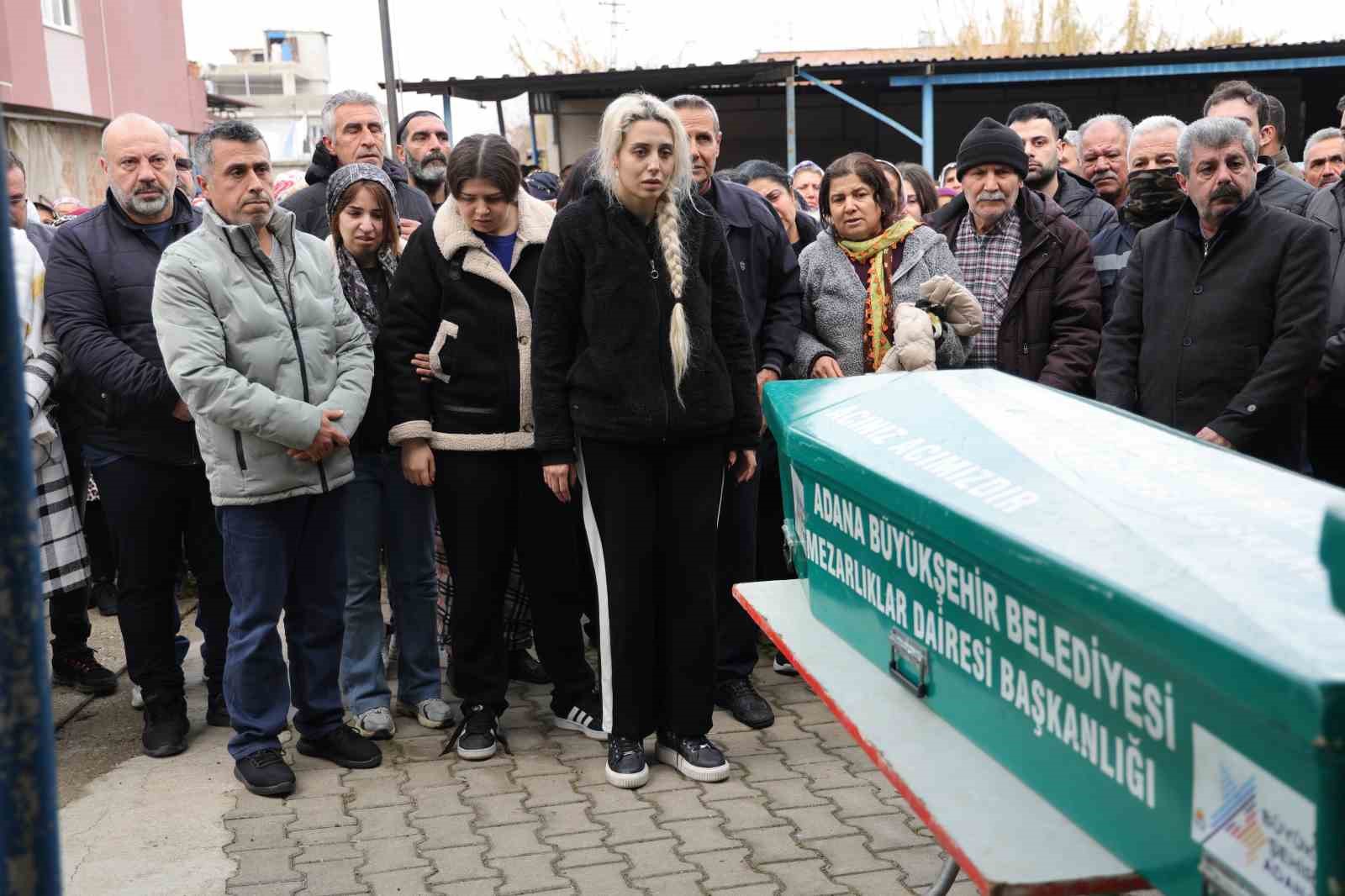 Babalarının öldürdüğü kardeşler yan yana toprağa verildi
