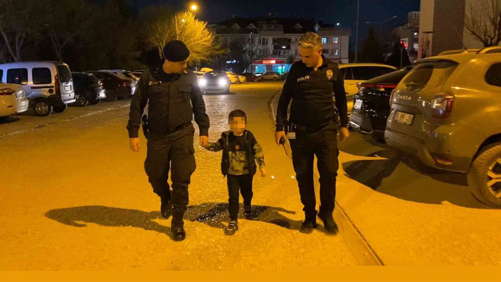 Babası hastanede tedavi olurken kaybolan çocuk için ekipler seferber oldu
