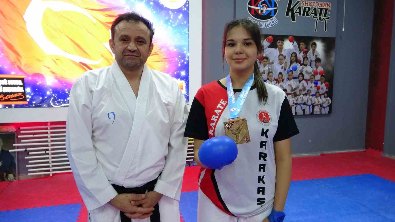 Babası ’kendini savunmayı öğren’ dedi, o şampiyon oldu
