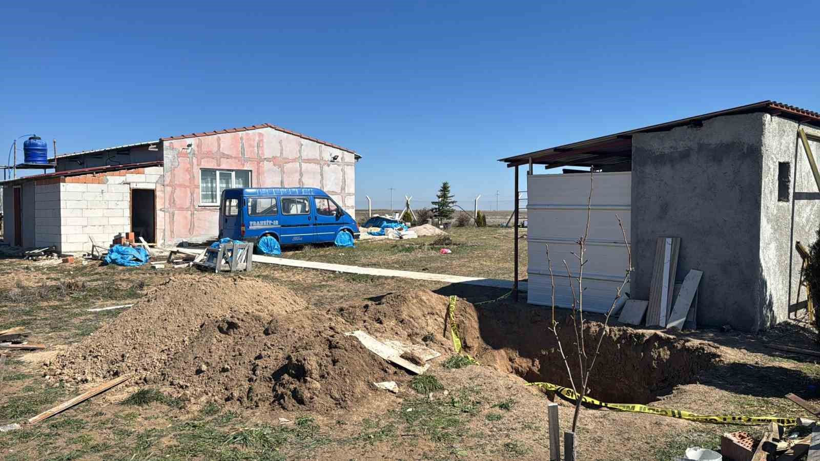 Babasının bahçesinde cansız bedeni bulunan kızın kesin ölüm sebebi araştırılıyor
