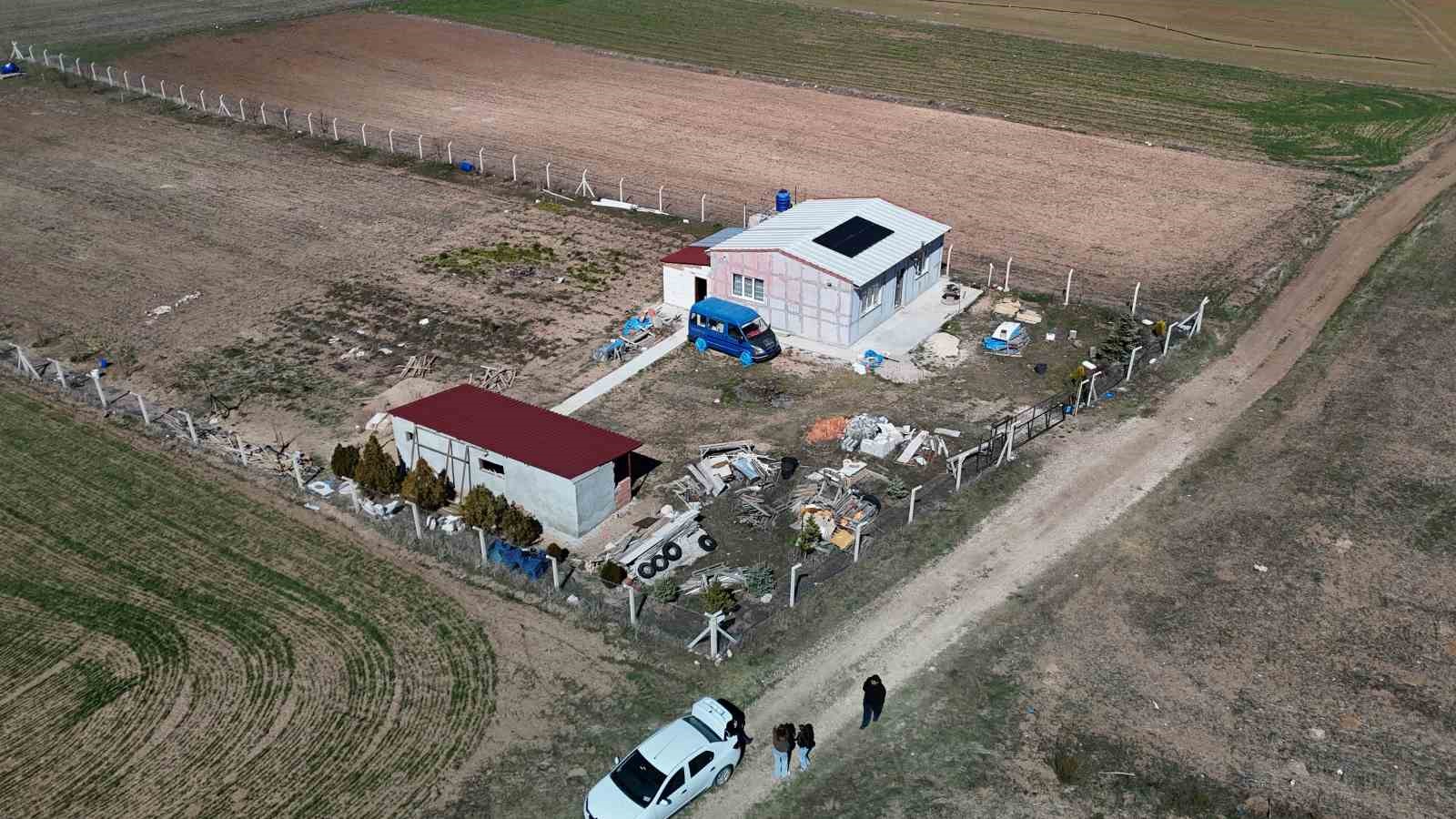 Babasının bahçesinde cansız bedeni bulunan kızın kesin ölüm sebebi araştırılıyor
