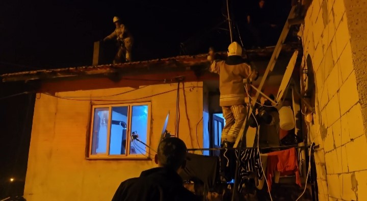 Baca yangını mahalleliyi sokağa döktü
