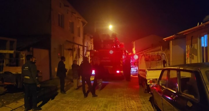 Baca yangını mahalleliyi sokağa döktü
