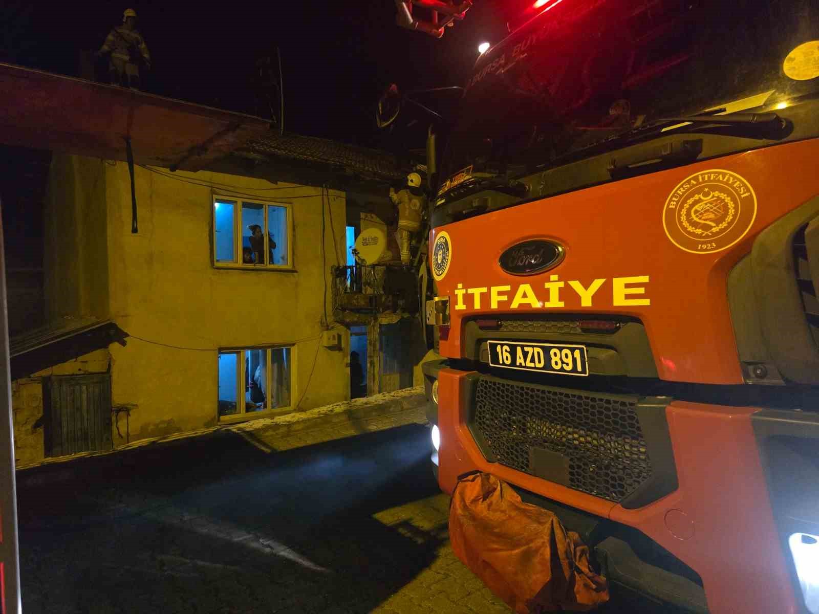 Baca yangını mahalleliyi sokağa döktü
