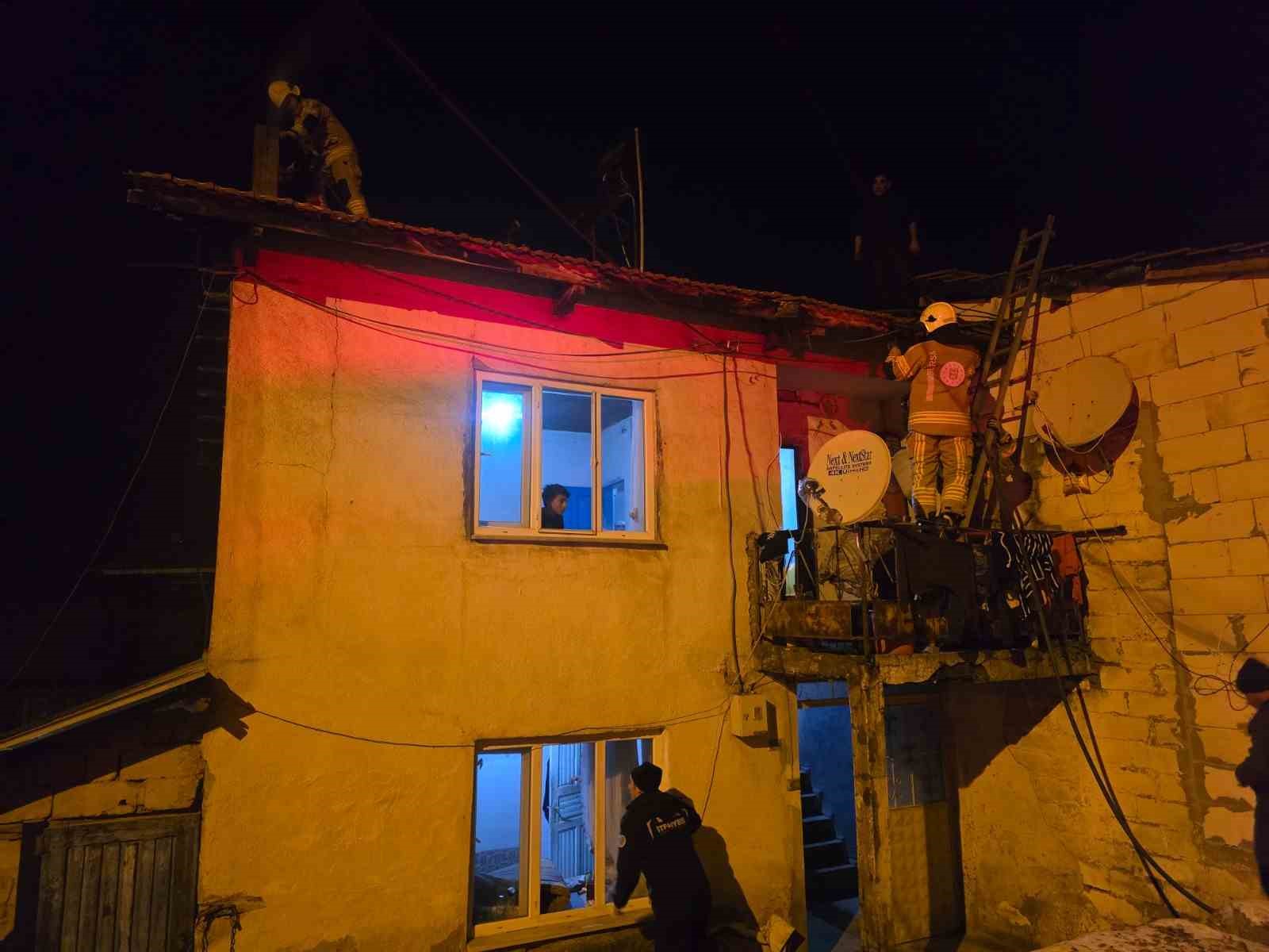 Baca yangını mahalleliyi sokağa döktü
