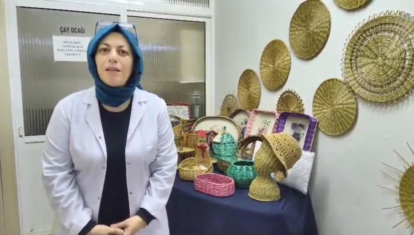 Bafra’da atık kağıtlar sanata dönüşüyor
Bafra’da atık kağıtlar sanata dönüşüyor