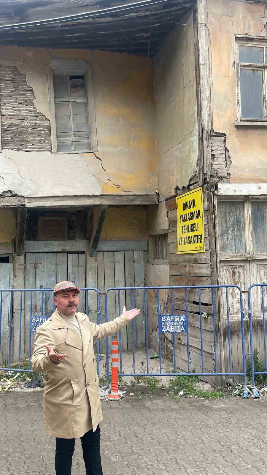 Bafra’da çökme riski taşıyan yapılar için belediyenin daha ciddi önlemler alması istendi
