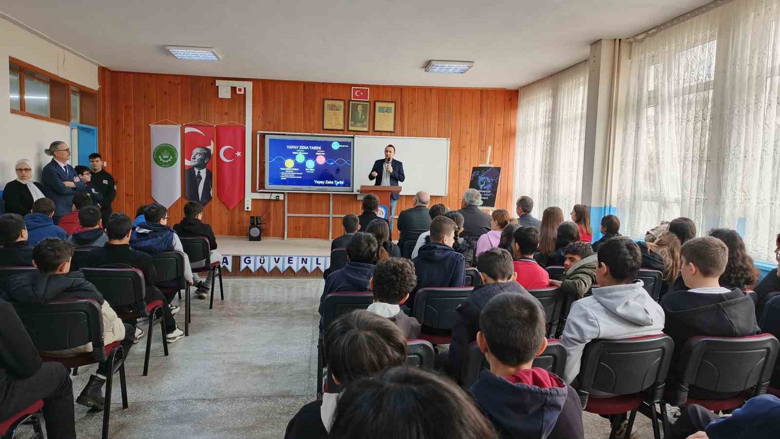 Bafra’da ortaokul öğrencilerine "dijital güvenlik" eğitimi
