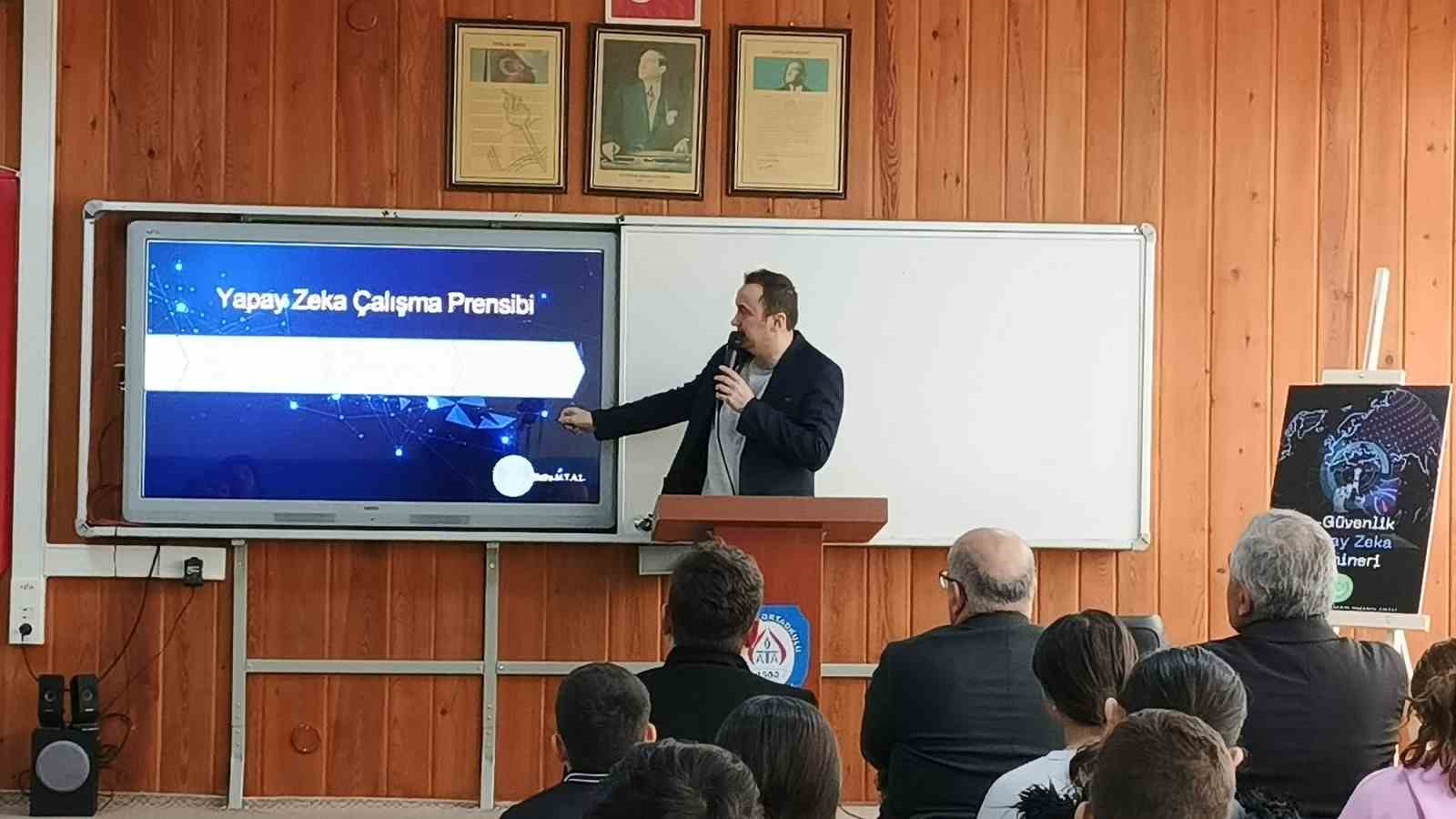 Bafra’da ortaokul öğrencilerine "dijital güvenlik" eğitimi
