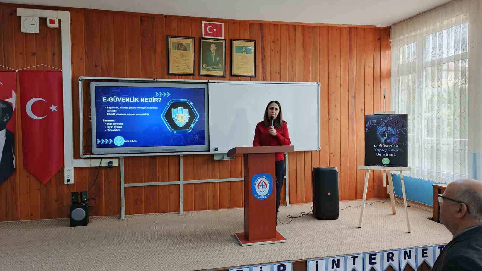 Bafra’da ortaokul öğrencilerine "dijital güvenlik" eğitimi
