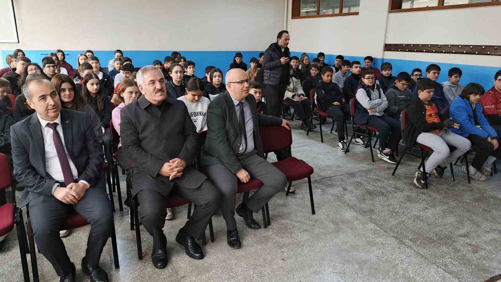 Bafra’da ortaokul öğrencilerine "dijital güvenlik" eğitimi
