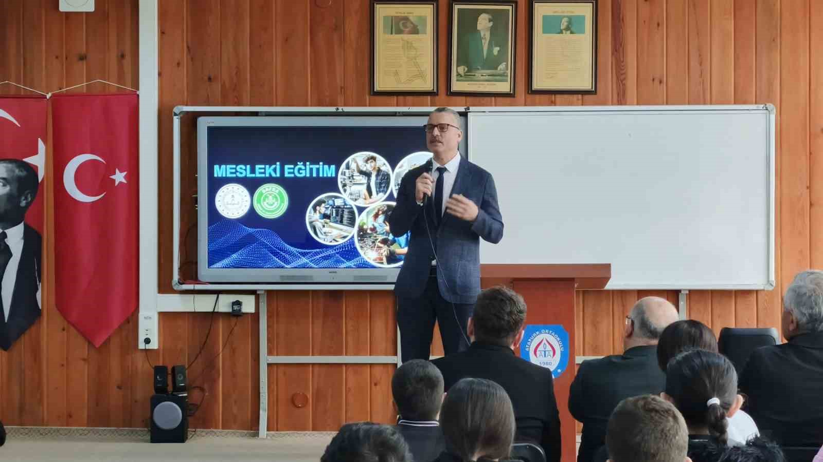 Bafra’da ortaokul öğrencilerine "dijital güvenlik" eğitimi
