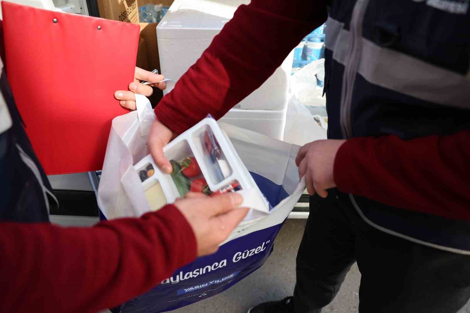 Bağcılar Belediyesi, ihtiyaç sahiplerinin yanında
