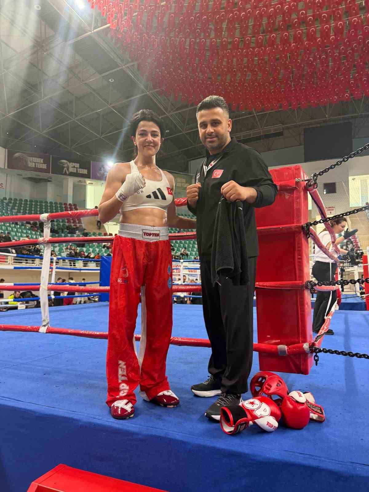 Bağcılar Belediyesi personeli, Kick Boks’ta Türkiye şampiyonu oldu
