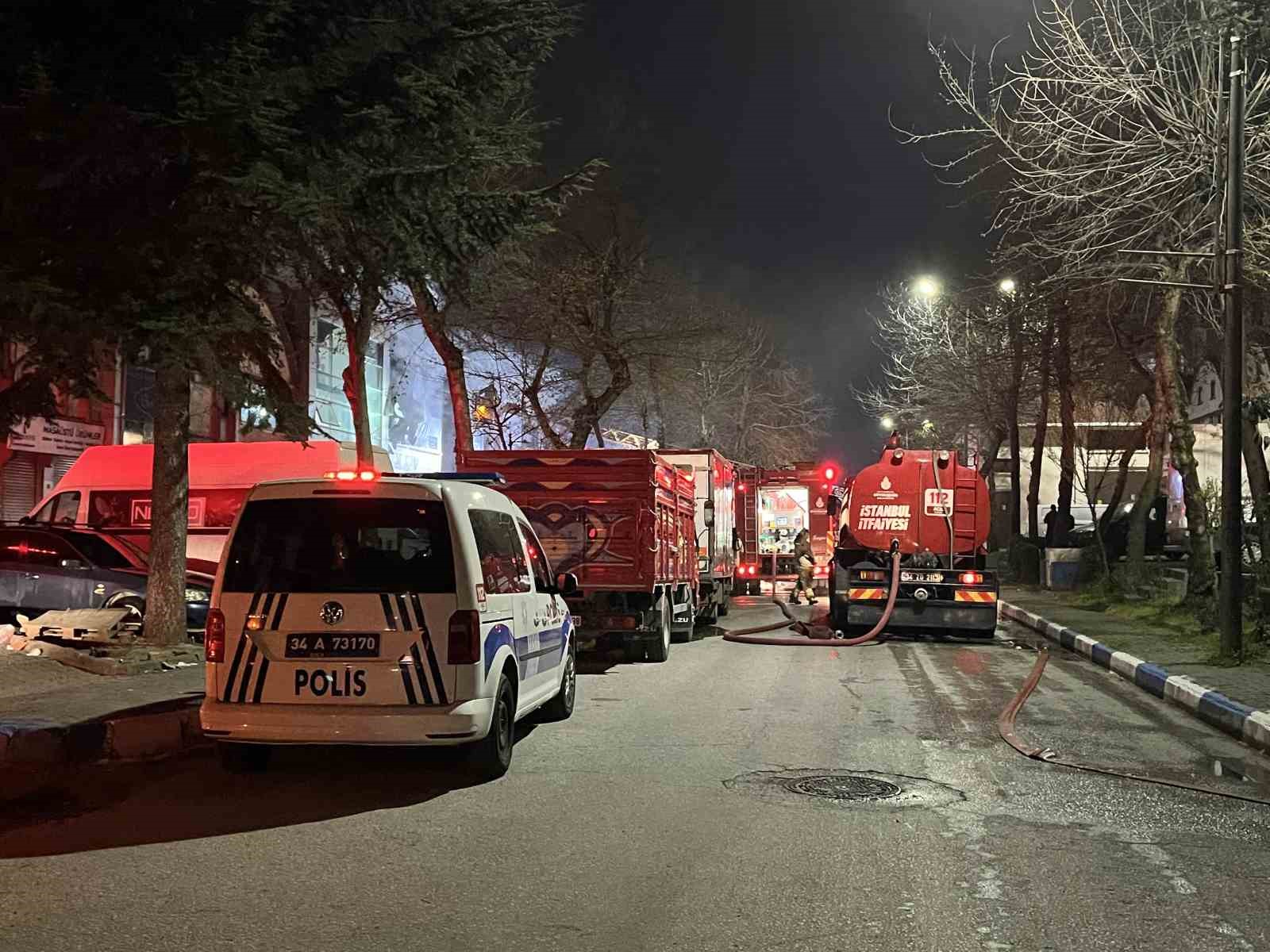 Bağcılar İSTOÇ’da iki katlı iş yerinde yangın
