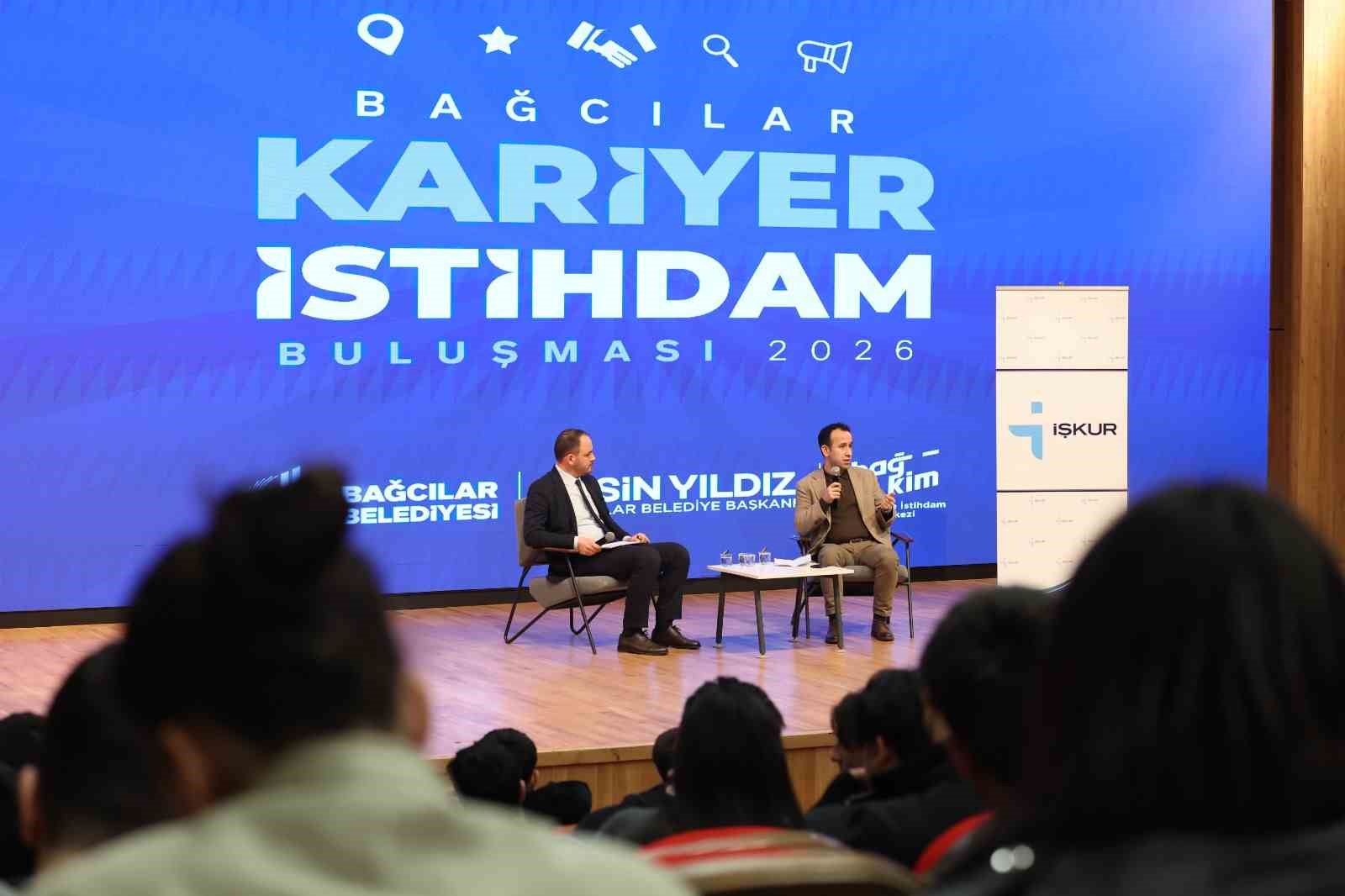Bağcılar’da iş arayanlar ile iş verenler "Kariyer Buluşmaları"nda bir araya geldi

