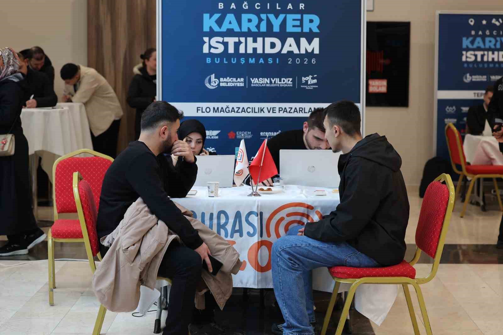 Bağcılar’da iş arayanlar ile iş verenler "Kariyer Buluşmaları"nda bir araya geldi
