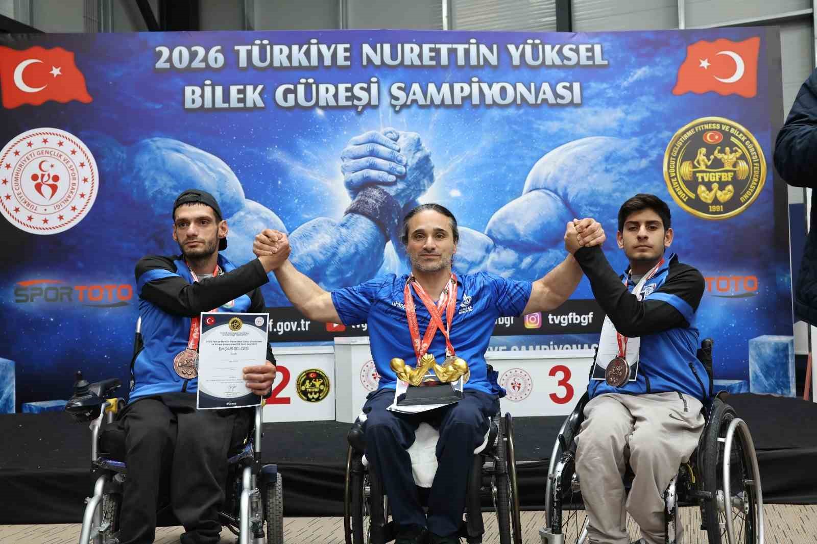 Bağcılarlı demir bileklerden büyük başarı: 14 madalya kazandılar
