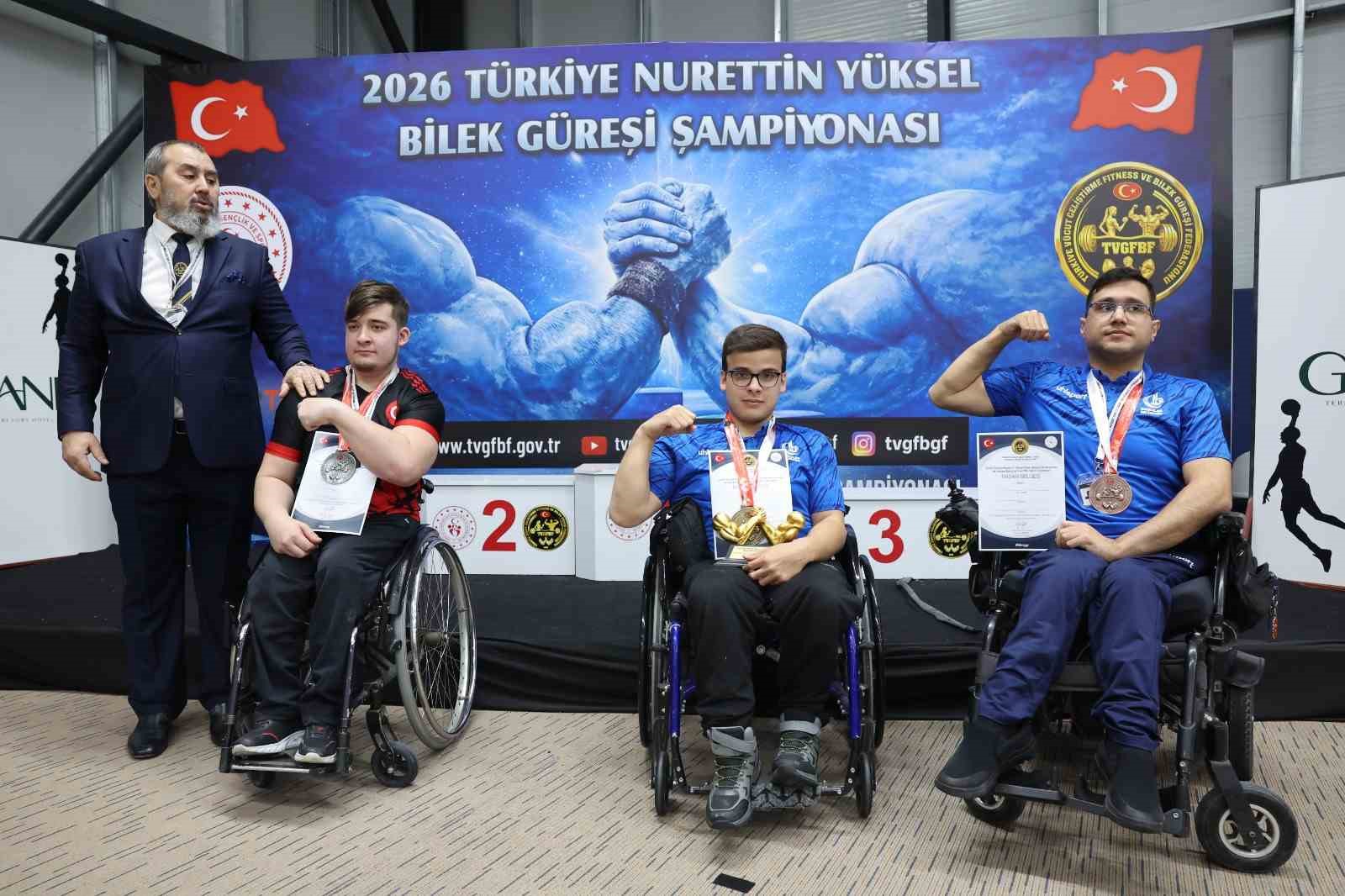 Bağcılarlı demir bileklerden büyük başarı: 14 madalya kazandılar
