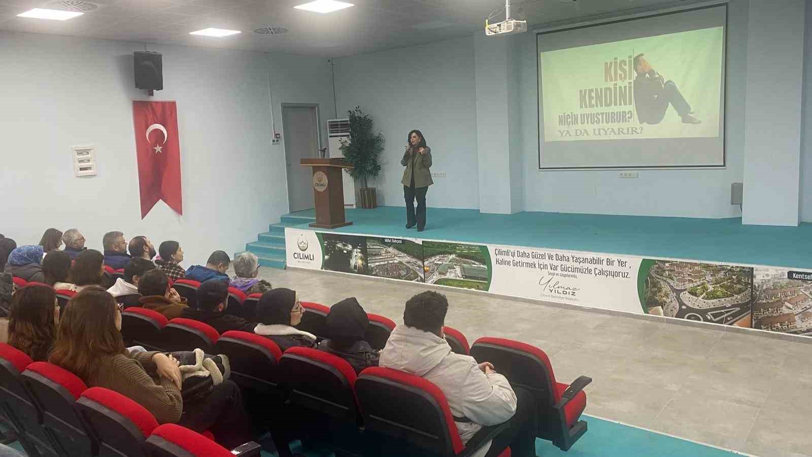 Bağımlılıkla mücadele eğitimleri sürüyor
