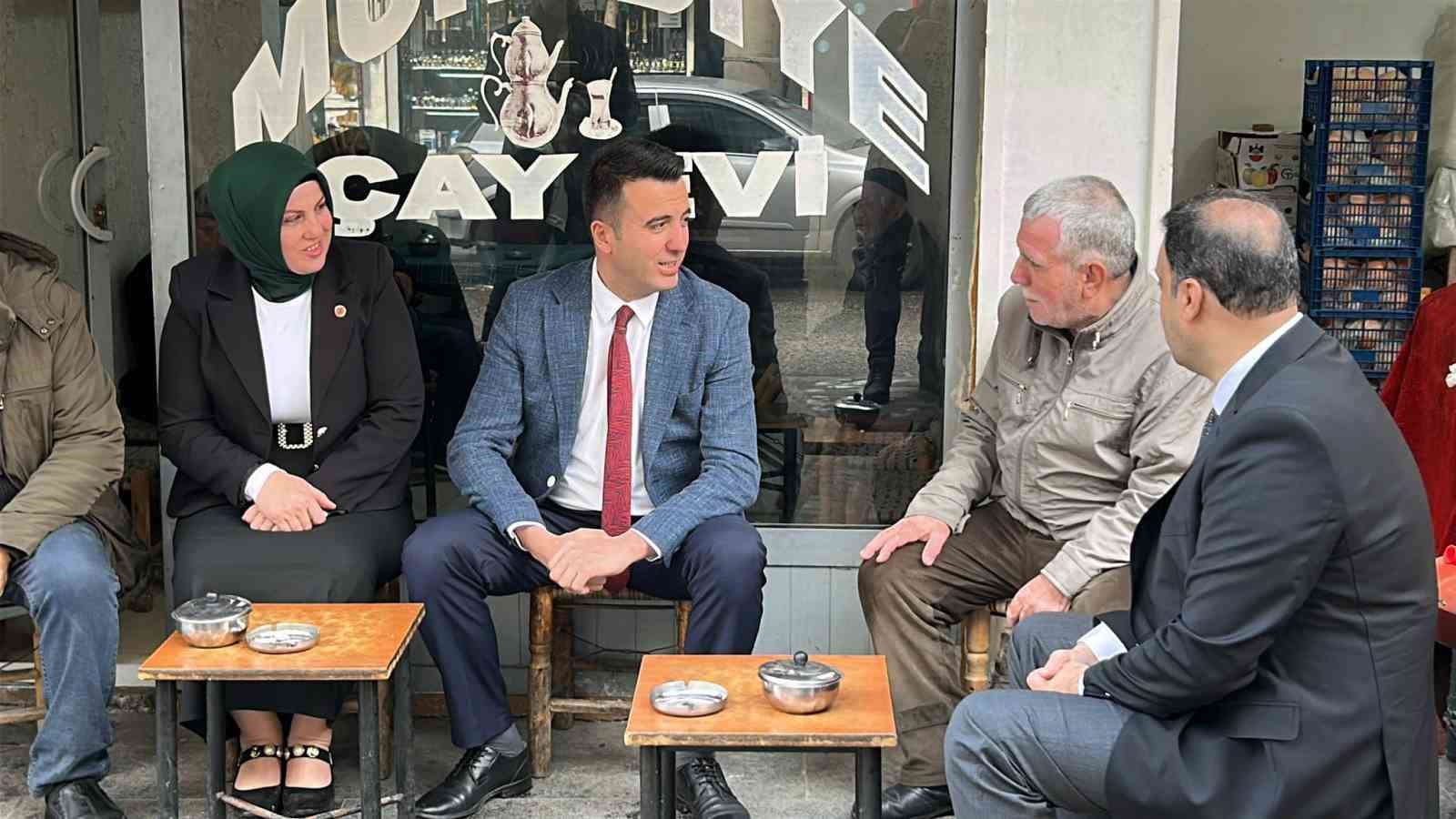 Bağlar Kaymakamı Özdemir, esnaf ve vatandaşlarla bir araya geldi
