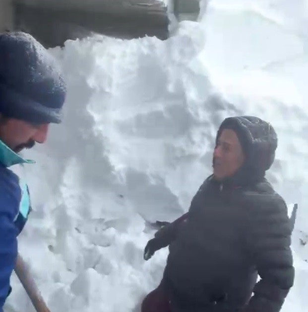 Bahar ayında kış manzarası: Karadağ’da nefes kesen çalışma
