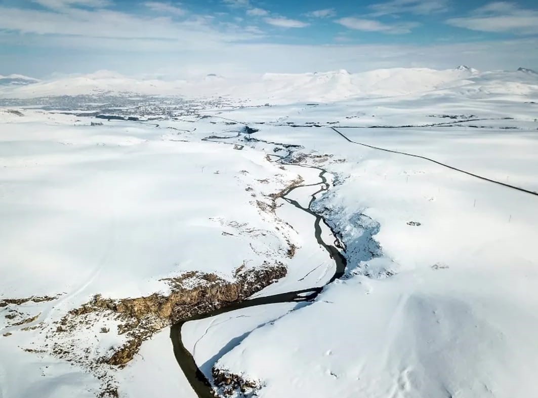 Bahar kapıdayken Diyadin’de kış geri döndü
