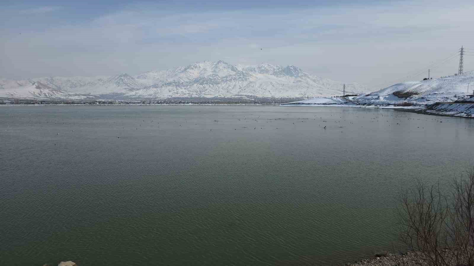 Bahar yüzünü gösterdi: Sıhke Göleti’nin buzları tamamen çözüldü
