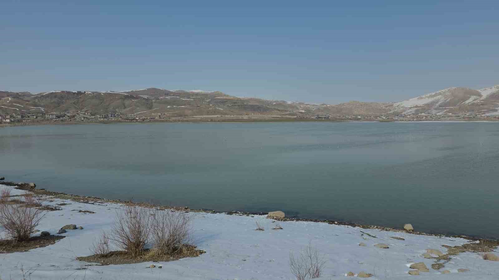 Bahar yüzünü gösterdi: Sıhke Göleti’nin buzları tamamen çözüldü
