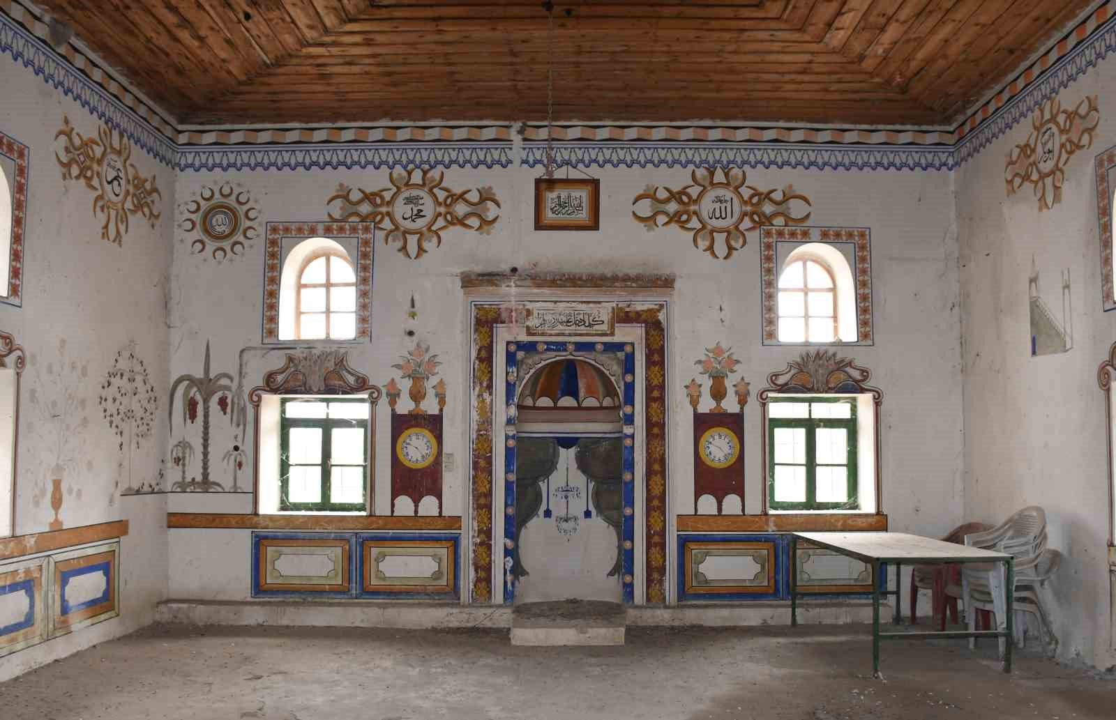 Bahçecik köyü camii restore edilmeyi bekliyor
