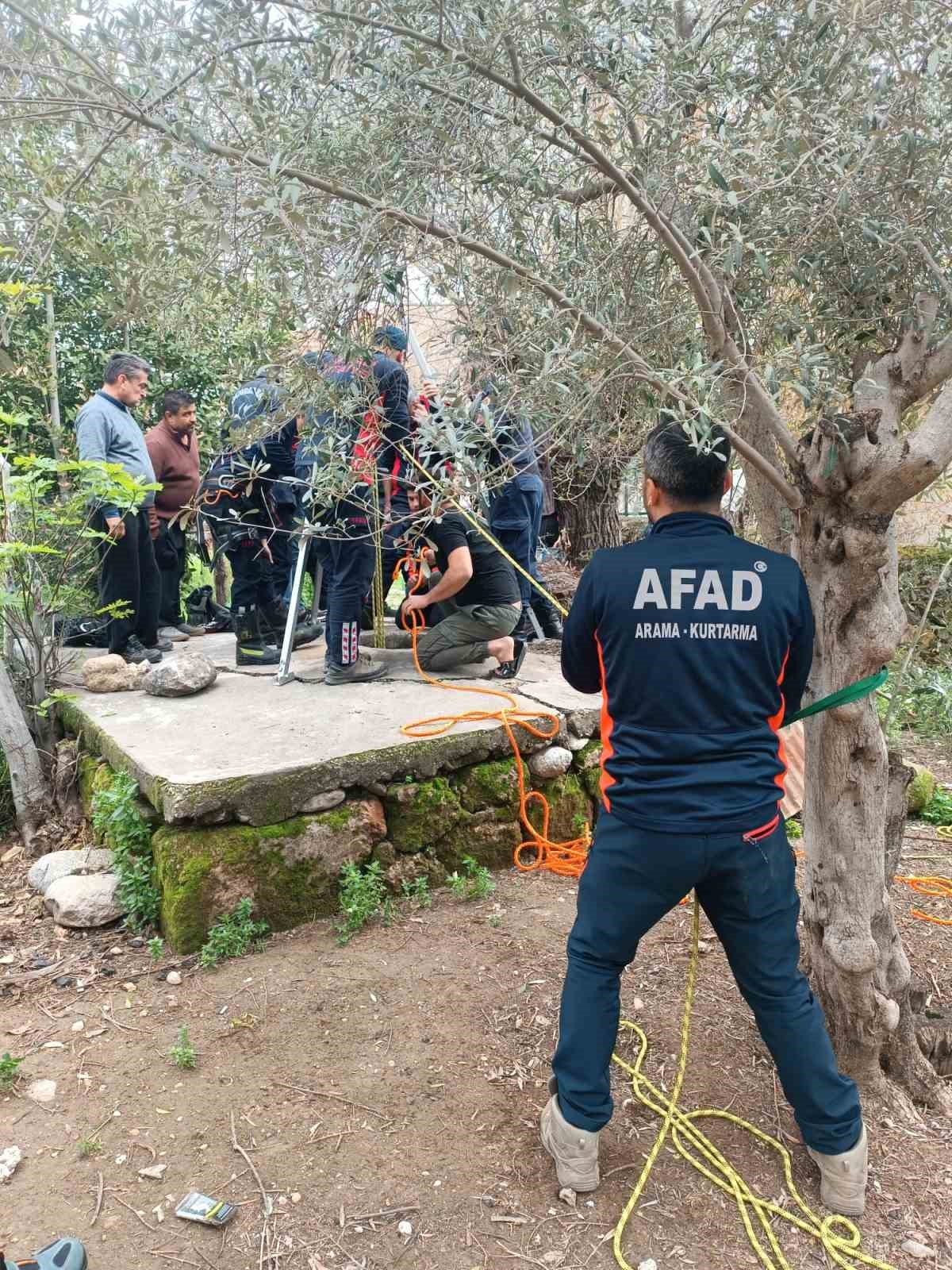 Bahçedeki kuyuya düşen 94 yaşındaki adam kurtarıldı
