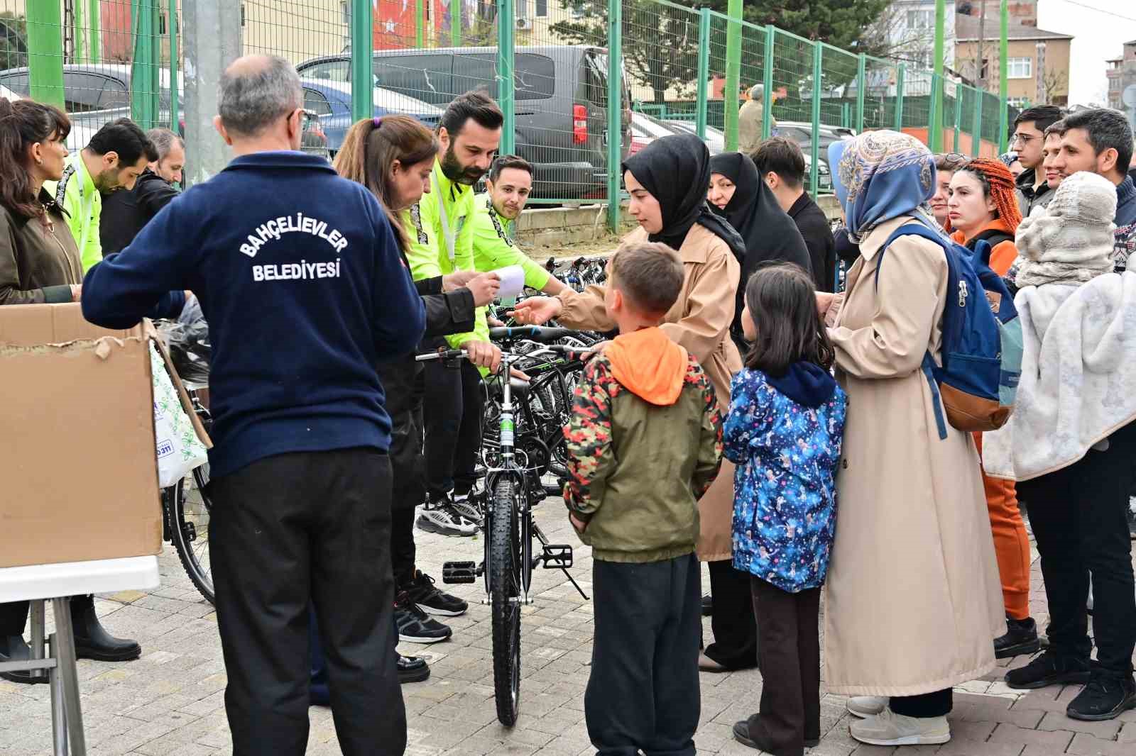 Bahçelievler’de 100 vatandaşa bisiklet dağıtım töreni
