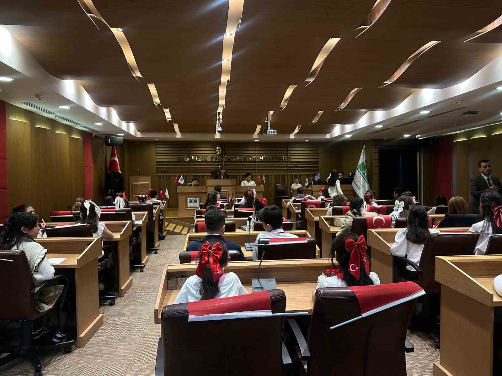 Bahçelievler’de 23 Nisan’a özel Çocuk Meclisi oturumu: "Atamızın izindeyiz"
