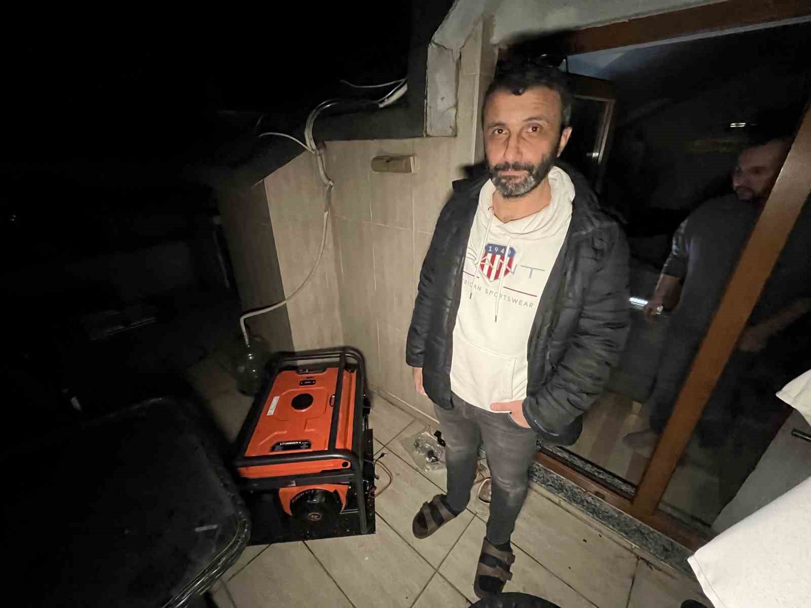 Bahçelievler’de iftar vakti yaşanan elektrik kesintisine vatandaşlar tepki gösterdi
