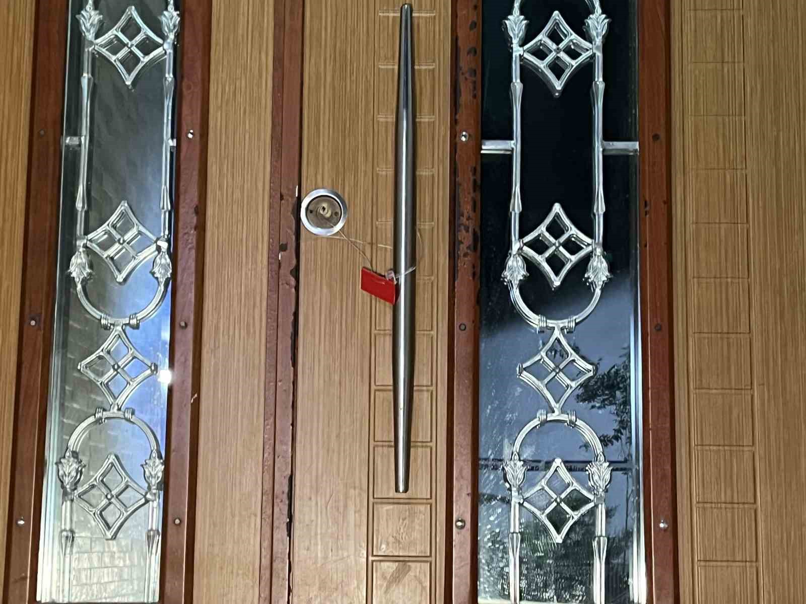 Bahçelievler’de inşaat çalışmasında zemininde boşluk oluşan 4 katlı bina mühürlendi
