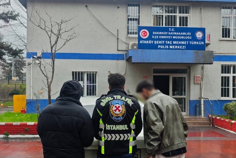 Bahçelievler’de makas atan sürücüler kameraya yansıdı
