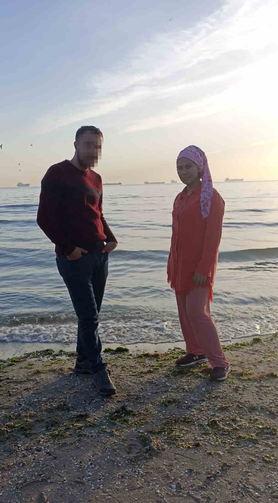 Bahçelievler’de otel odasında öldürülen genç kadının cenazesi Adli Tıp Kurumu’na kaldırıldı
Bahçelievler’de otel odasında öldürülen genç kadının cenazesi Adli Tıp Kurumu’na kaldırıldı